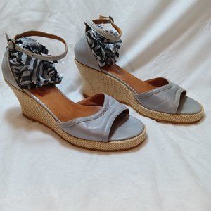 Metallic Buenos Aires wedges women's size 9M